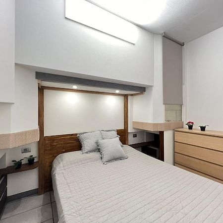 "R&P Apartment", Short Term Stay, Elegant Design, Bisceglie Metro Station, Easy For San Siro And Fiera Milano, Free Parking Экстерьер фото