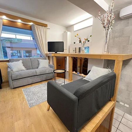 "R&P Apartment", Short Term Stay, Elegant Design, Bisceglie Metro Station, Easy For San Siro And Fiera Milano, Free Parking Экстерьер фото