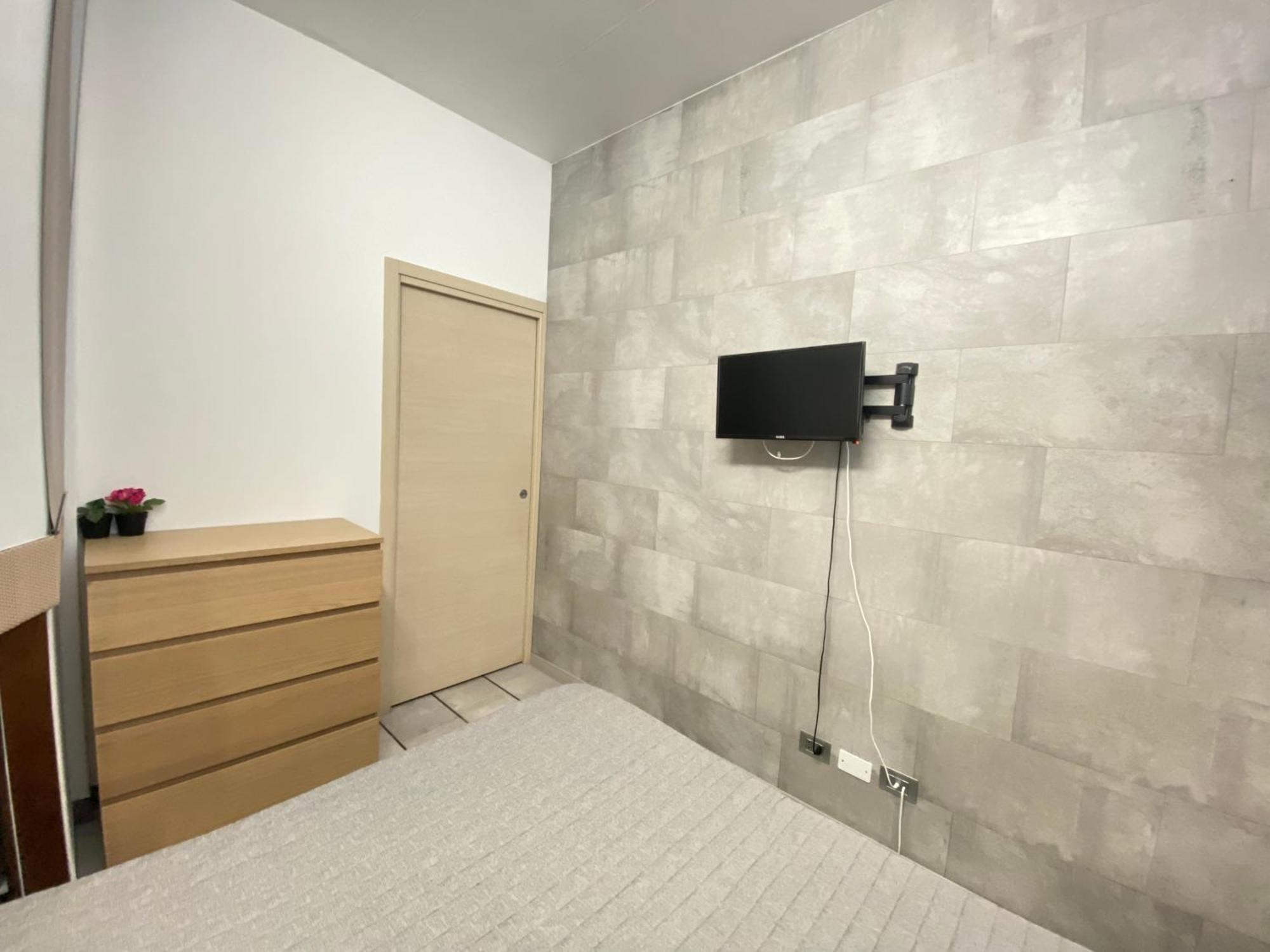 "R&P Apartment", Short Term Stay, Elegant Design, Bisceglie Metro Station, Easy For San Siro And Fiera Milano, Free Parking Экстерьер фото