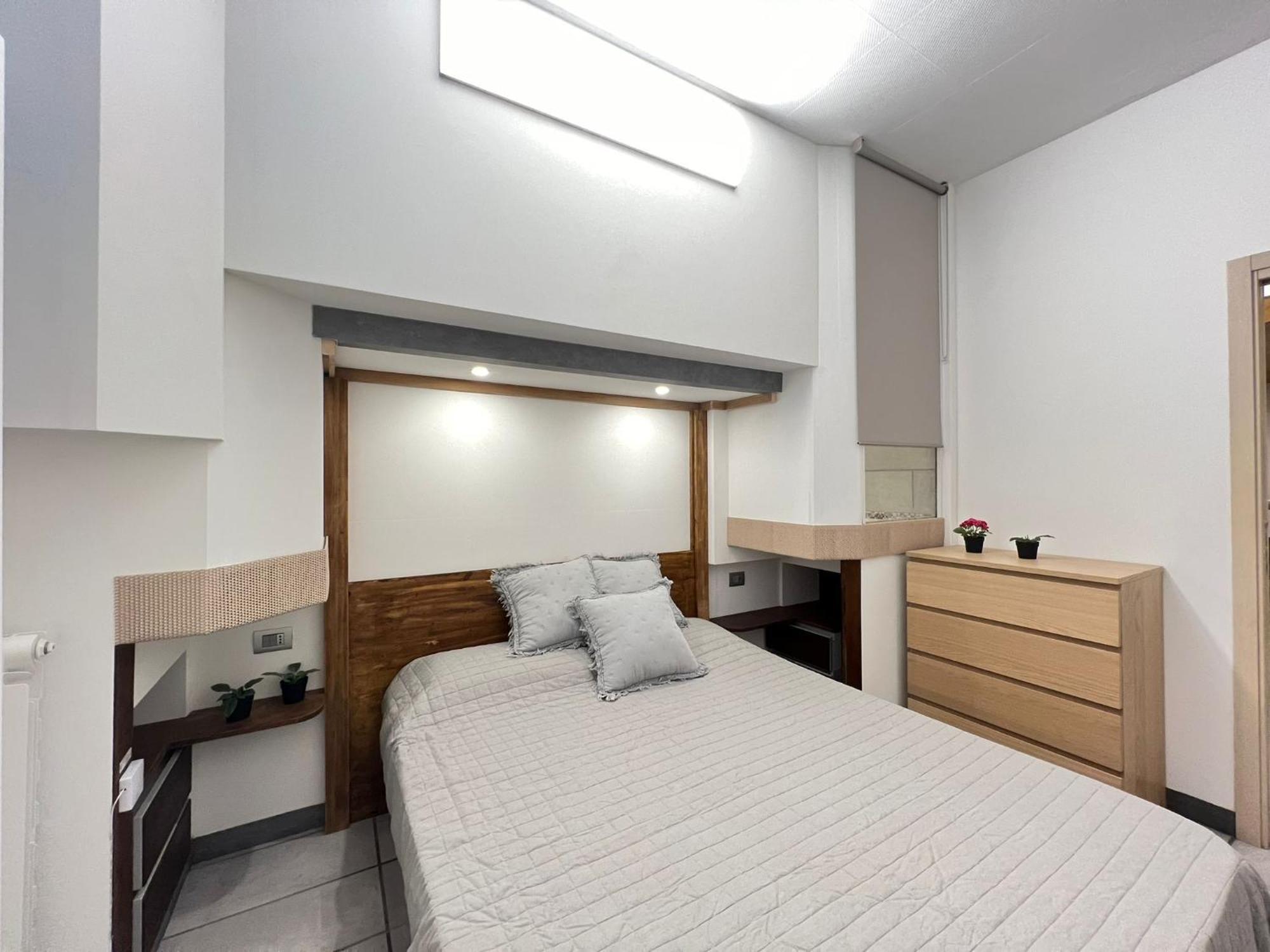 "R&P Apartment", Short Term Stay, Elegant Design, Bisceglie Metro Station, Easy For San Siro And Fiera Milano, Free Parking Экстерьер фото