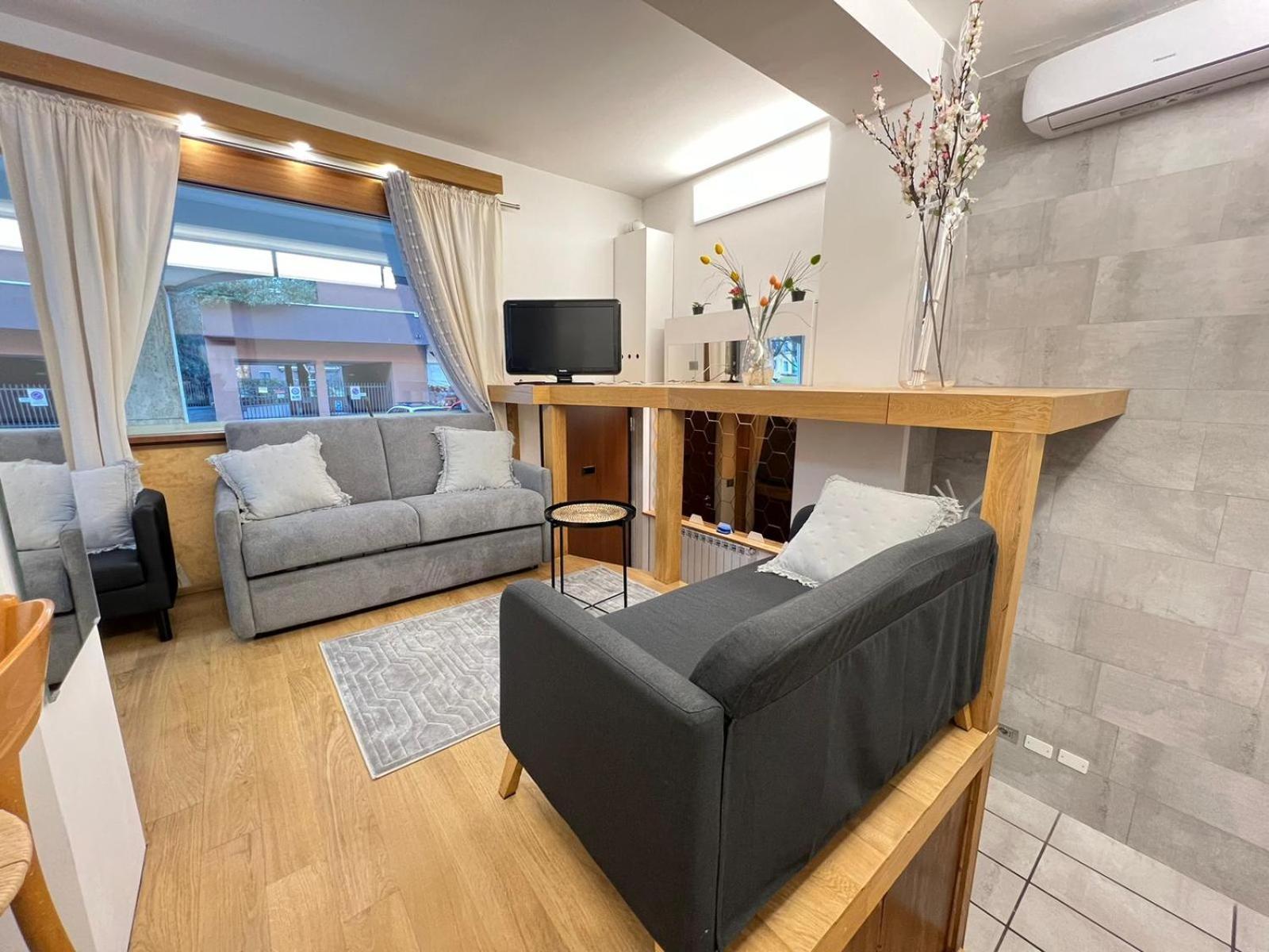 "R&P Apartment", Short Term Stay, Elegant Design, Bisceglie Metro Station, Easy For San Siro And Fiera Milano, Free Parking Экстерьер фото