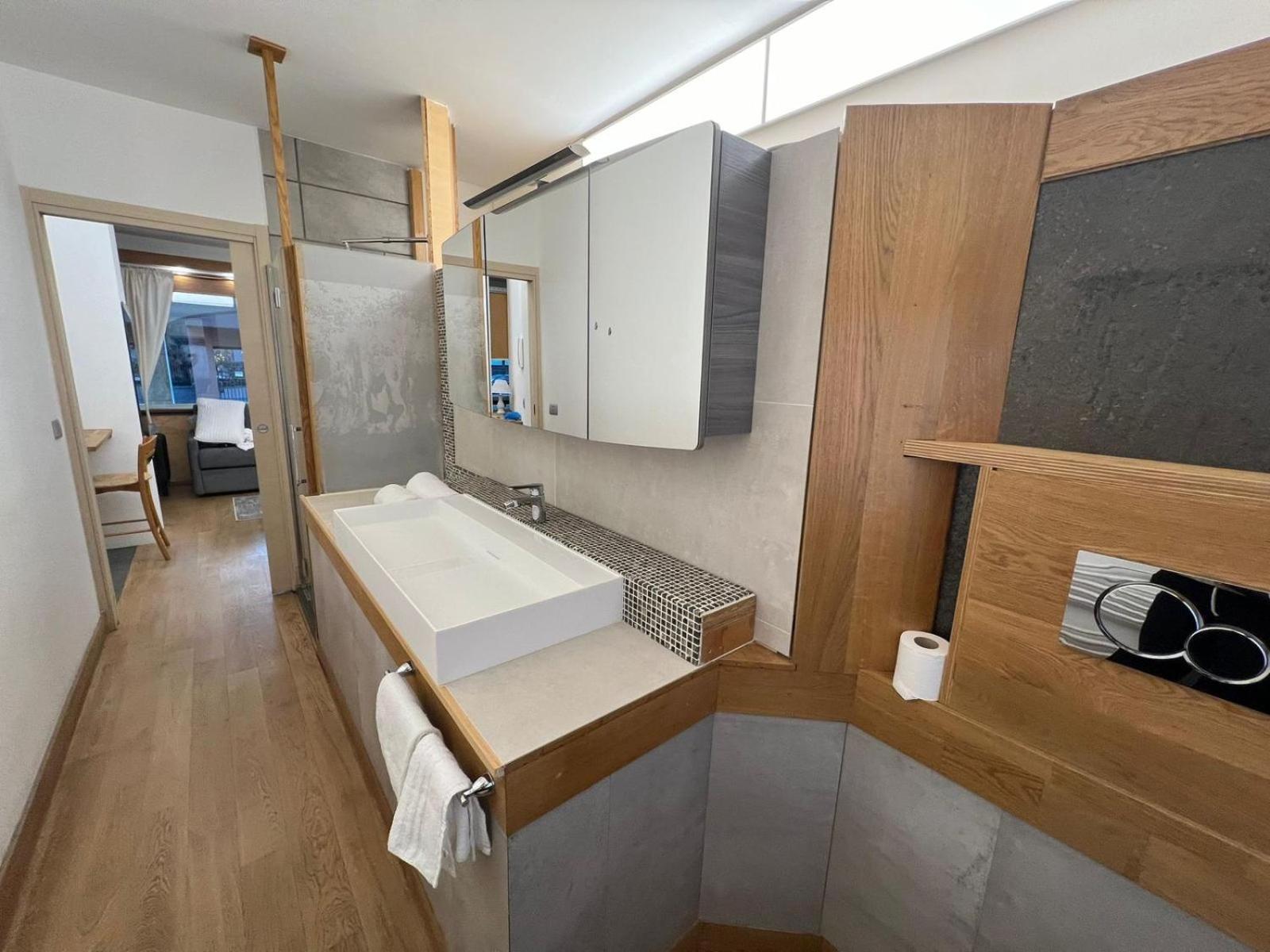 "R&P Apartment", Short Term Stay, Elegant Design, Bisceglie Metro Station, Easy For San Siro And Fiera Milano, Free Parking Экстерьер фото