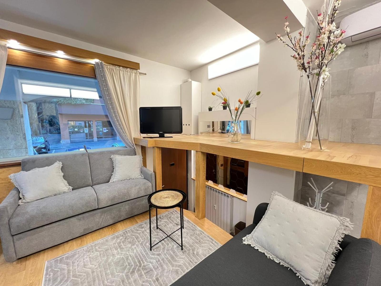 "R&P Apartment", Short Term Stay, Elegant Design, Bisceglie Metro Station, Easy For San Siro And Fiera Milano, Free Parking Экстерьер фото