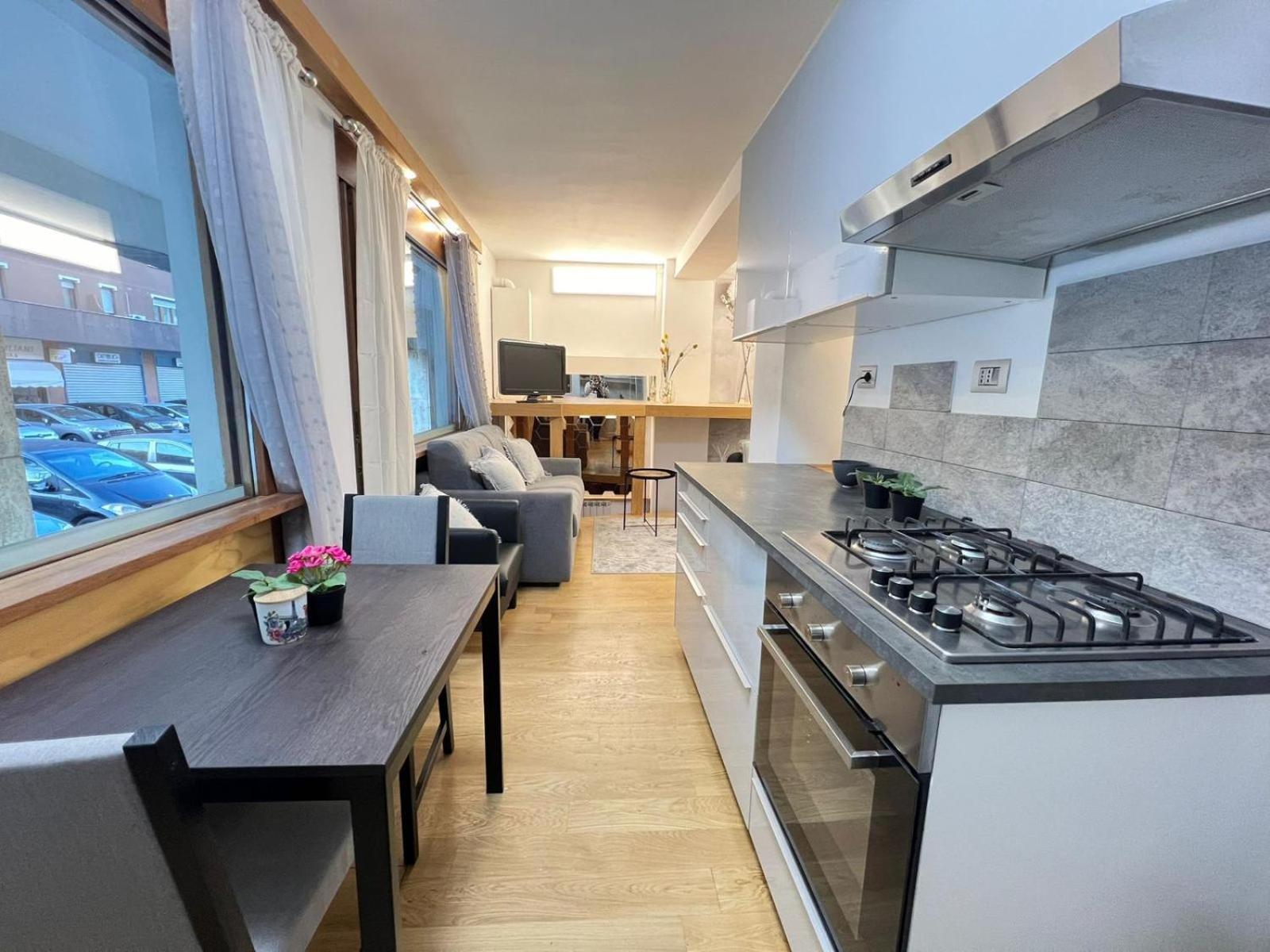 "R&P Apartment", Short Term Stay, Elegant Design, Bisceglie Metro Station, Easy For San Siro And Fiera Milano, Free Parking Экстерьер фото