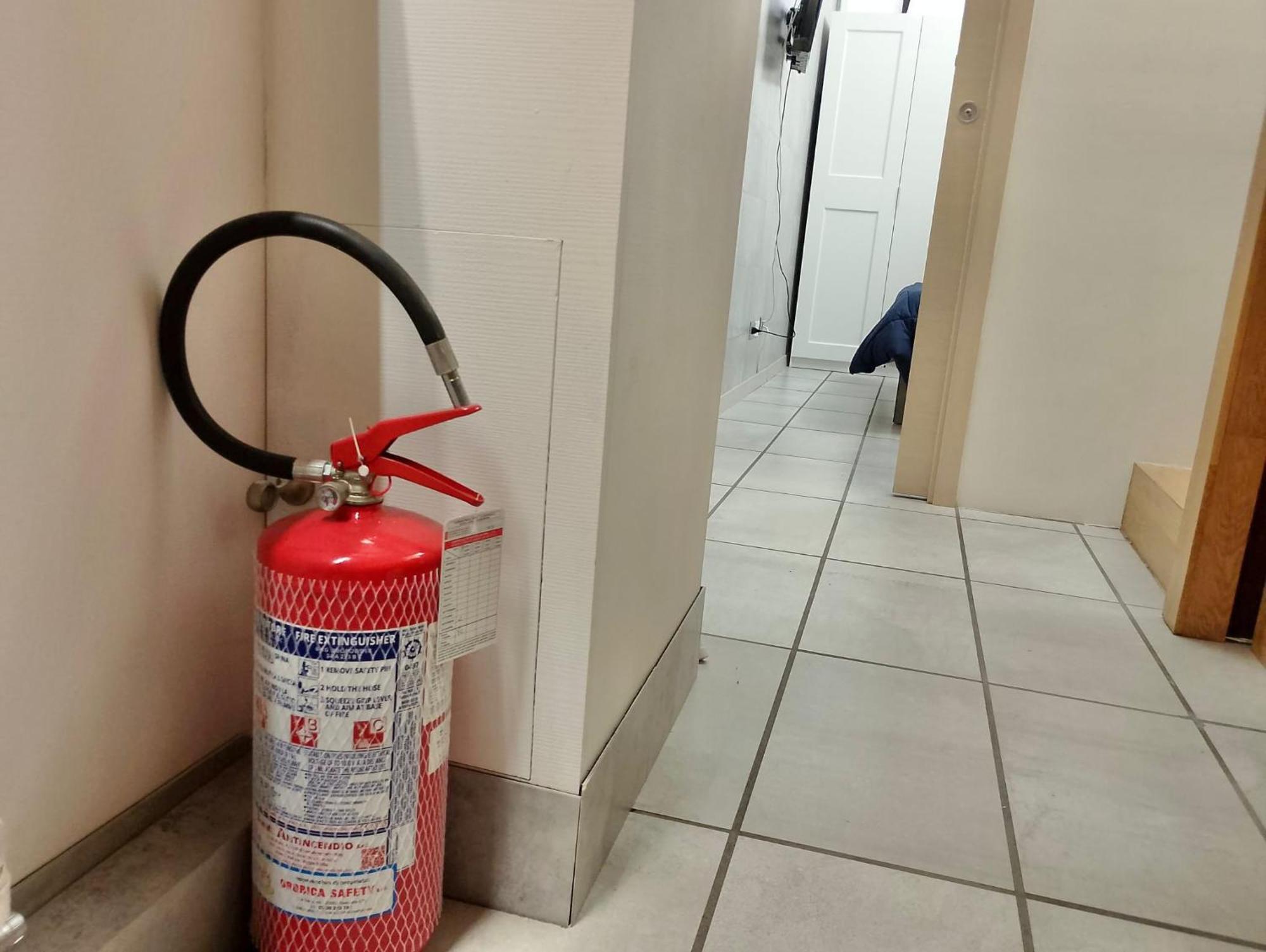 "R&P Apartment", Short Term Stay, Elegant Design, Bisceglie Metro Station, Easy For San Siro And Fiera Milano, Free Parking Экстерьер фото